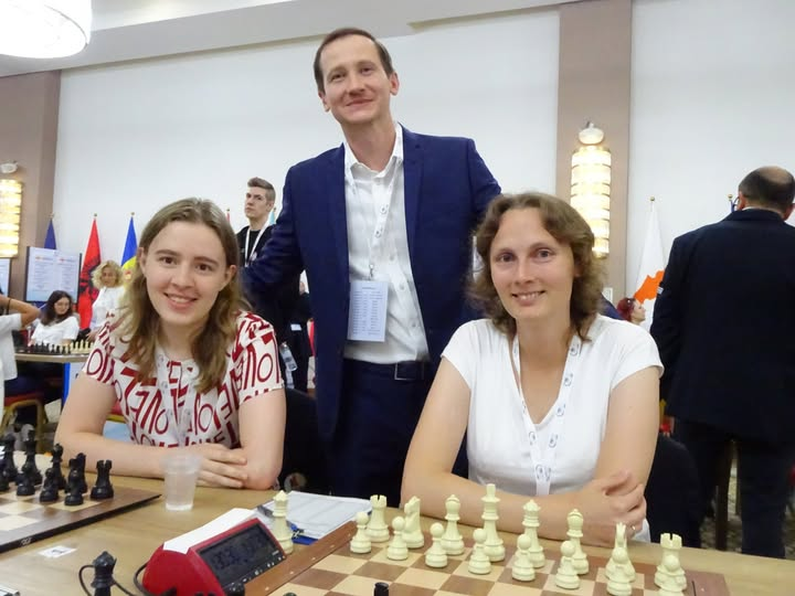 🇩🇪♟️ Doppelt gegen Georgien – Rückenwind!

Heute zwei Siege inklusive erfolgreichem Blübaum-Debüt. Für die Frauen das topgesetzte Georgien, wird hart, toller Prüfstein. Für die Männer, Pflichtsieg. Polster ist ja schon verbraucht.

perlenvombodensee.de/forum/topic/eu…

📸 Bernd Vökler/DSB