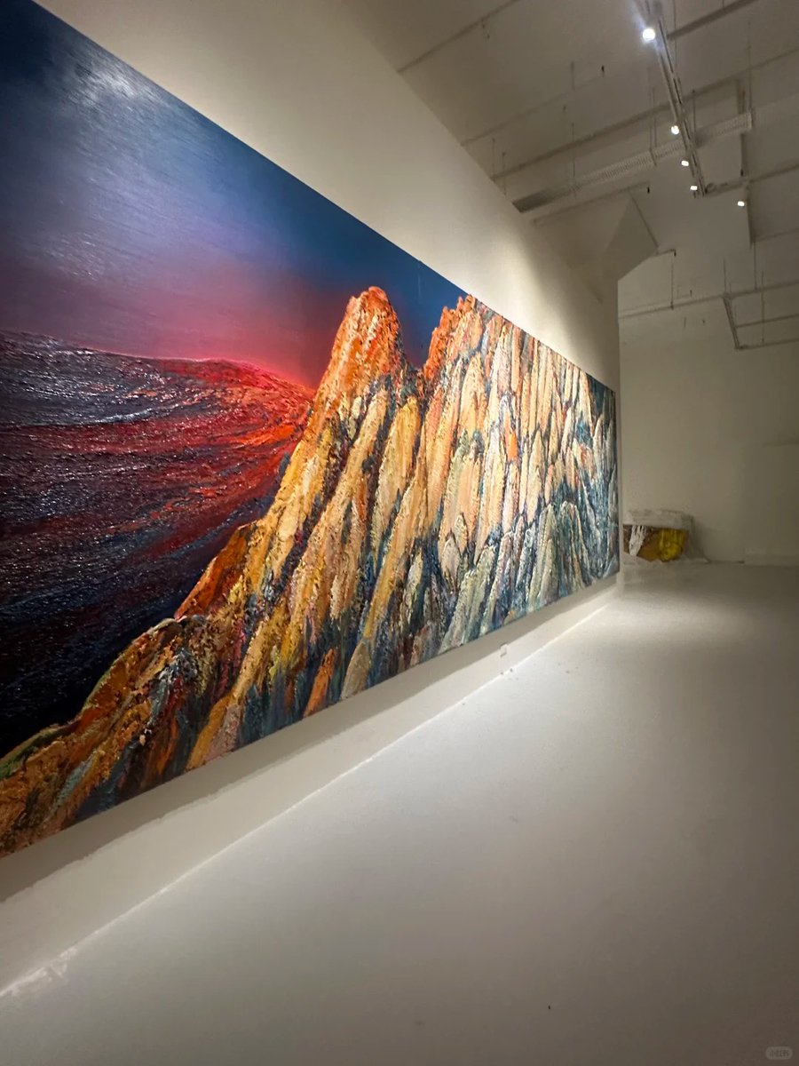 halisumar's tweet image. 💃🎨 Among masterpieces and brushstrokes, I found my own story,  full of color, grace, and quiet confidence. Every frame reflected a part of me I didn’t know existed. 💖✨