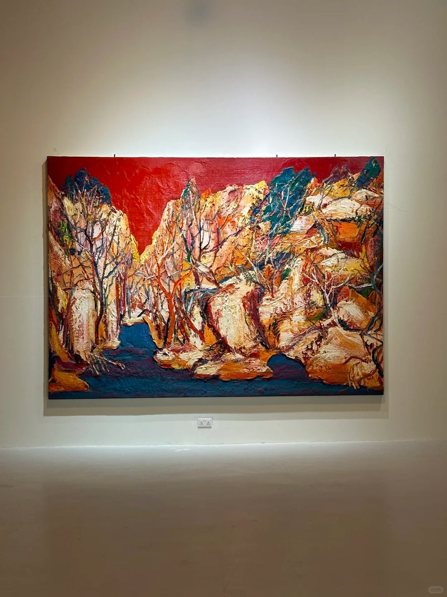 halisumar's tweet image. 💃🎨 Among masterpieces and brushstrokes, I found my own story,  full of color, grace, and quiet confidence. Every frame reflected a part of me I didn’t know existed. 💖✨