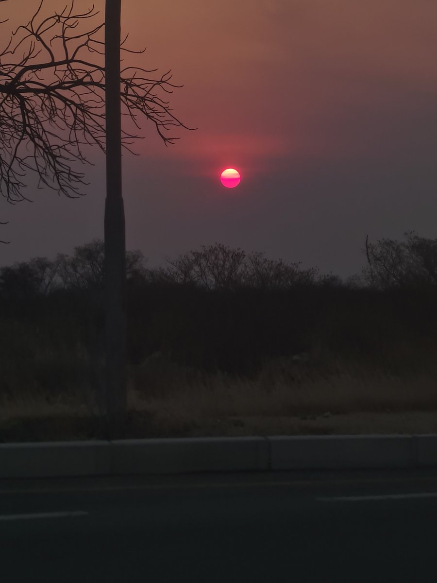 malgrive's tweet photo. #sunsetz https://t.co/0uuqdF9ZLD
