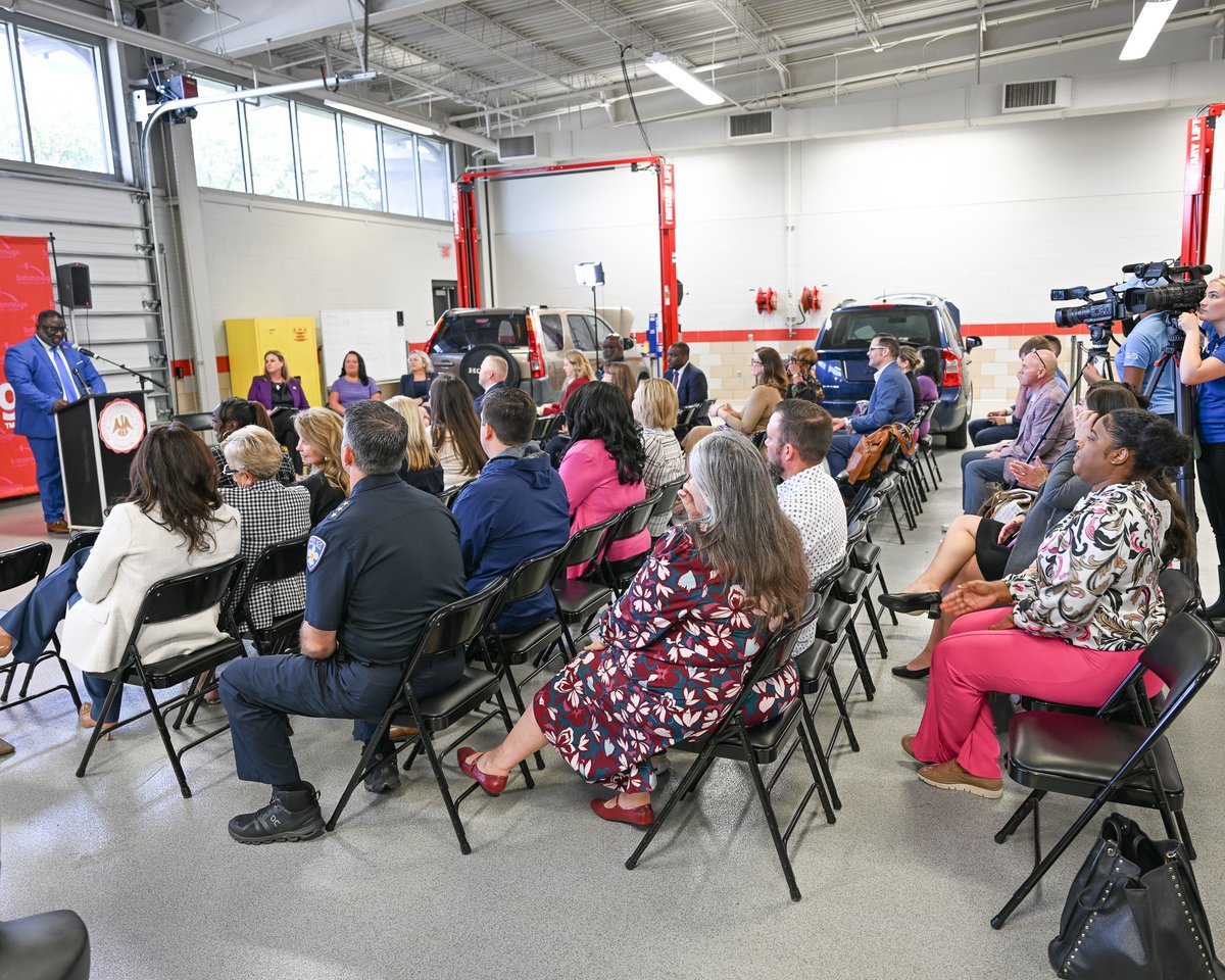 MyBRCC's tweet photo. Today, #MyBRCC, @LAGovJeffLandry Office on Women’s Policy, and the Iris Domestic Violence Center held a press conference at BRCC’s Ardendale campus to announce the Safe Wheels Alliance partnership that will assist survivors of domestic violence in maintaining reliable transportation. 

The pilot program utilizes BRCC students and instructors to repair and maintain vehicles, providing survivors of domestic violence with dependable transportation while giving BRCC students hands-on automotive training that prepares them for their future careers.

#BRCCCares #YourCollegeYourWay
