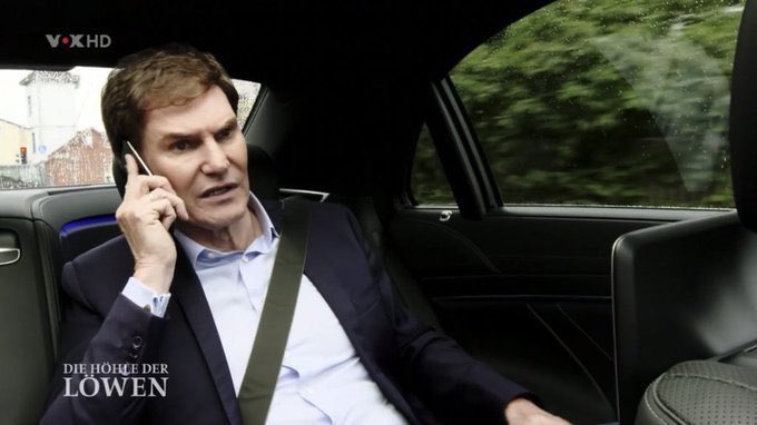 "Vroni, kauf Brötchen und Gürkchen! Ich bringe eine Creme aus Rindermett mit! #dhdl