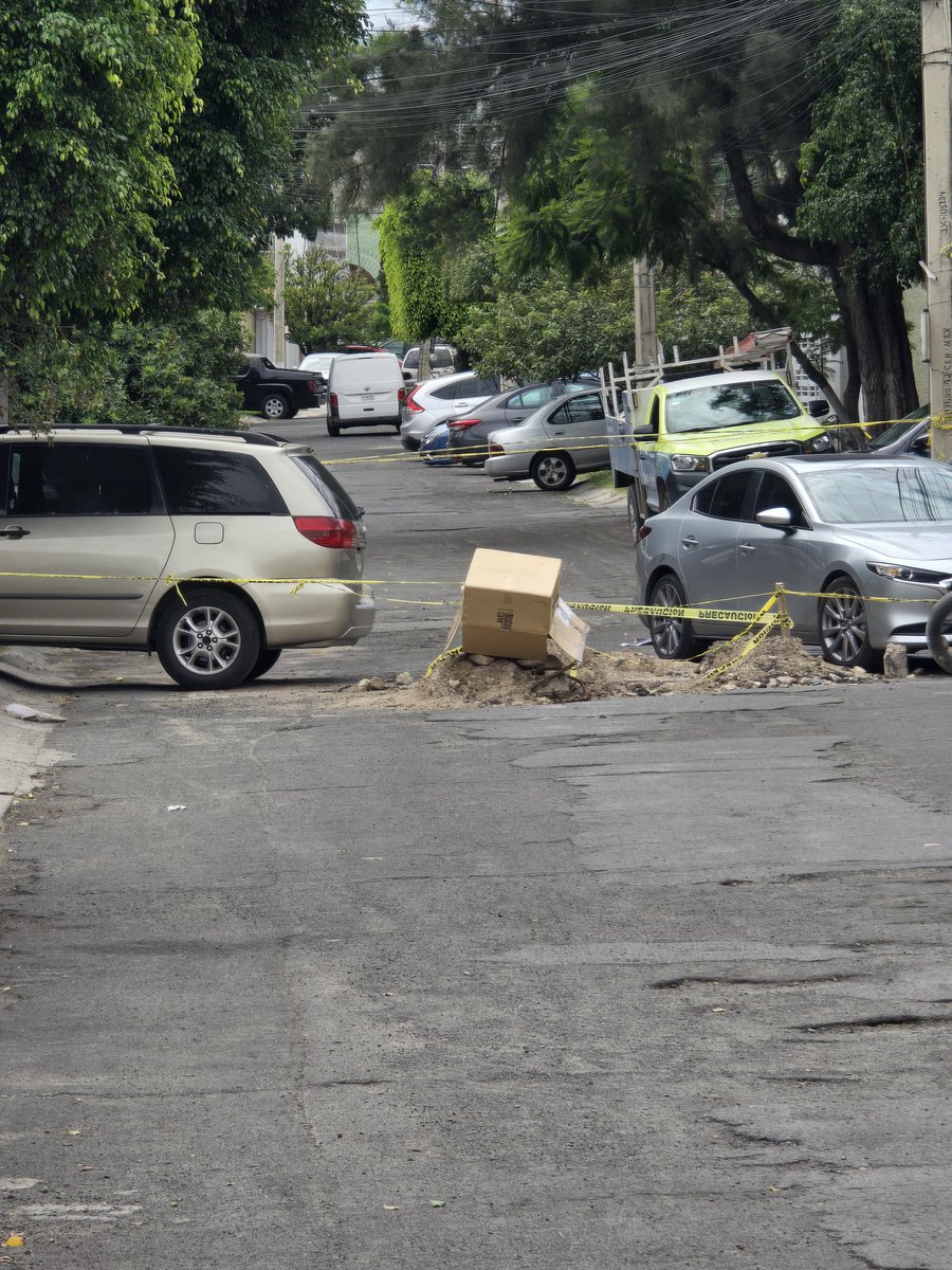 Ericn06's tweet photo. @siapagdl @Trafico_ZMG Pues, no se ve para cuando! @Trafico_ZMG @siapagdl https://t.co/ZQbnc1y4v8