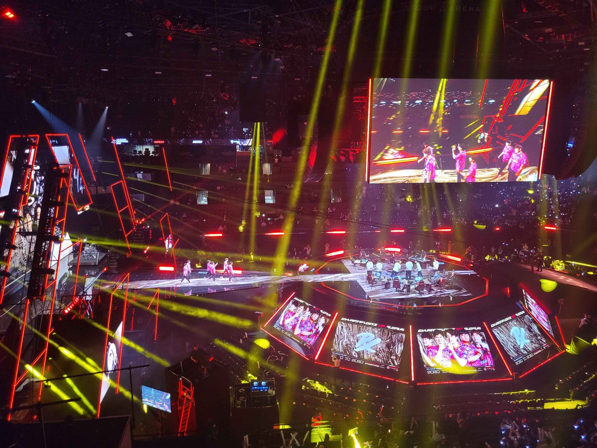 Emii 🩷 getting cooked by uni tweet media