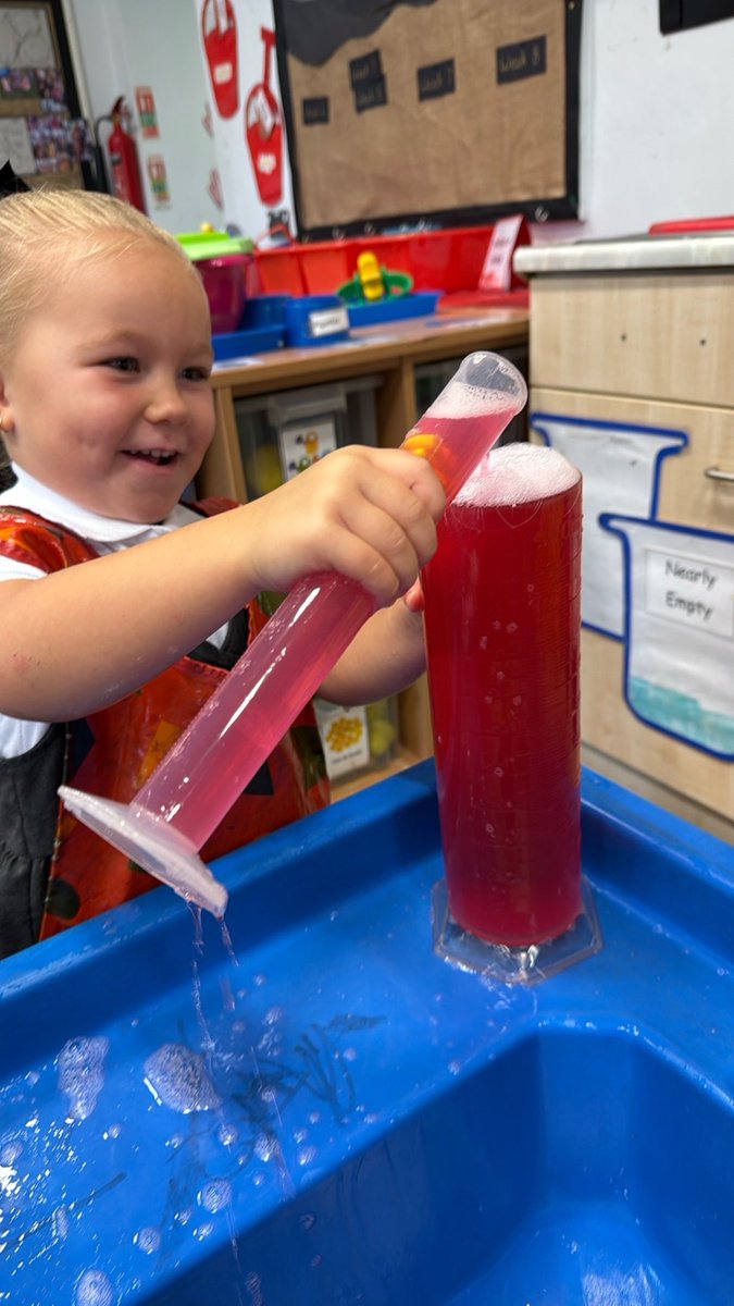 mrscrossleystj's tweet image. Monday: Curiosity in action 🌟 Children in EYFS exploring, imagining, and discovering the wonder of learning every day! #joyofteaching @StJFailsworth