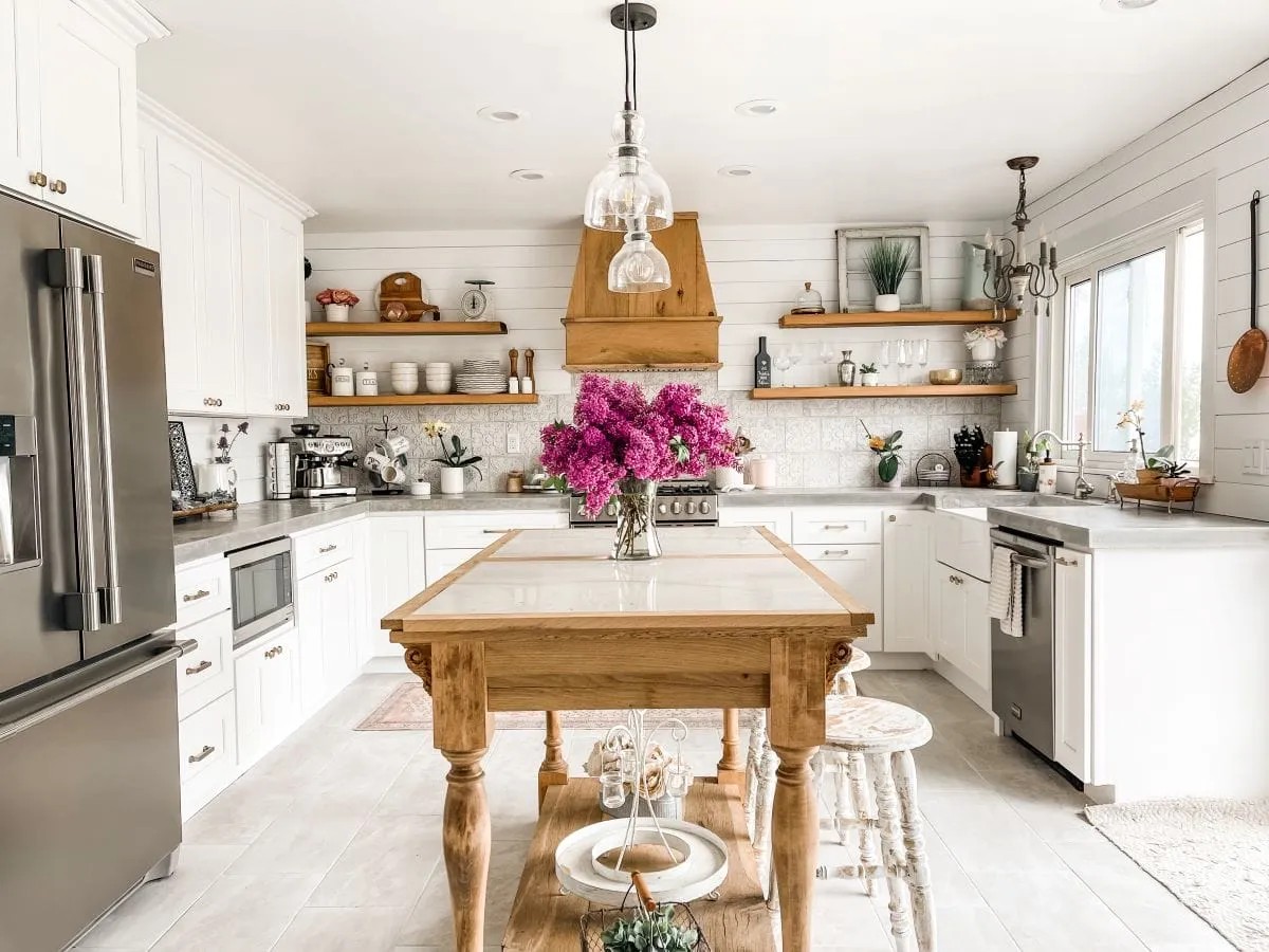 JHicks_HomePro's tweet image. How about this French provincial inspired kitchen design with a portable island? Coastal Virginia Magazine&apos;s Best Kitchen &amp;amp; Bath Remodeler#dogoodwork #kitchendesign #hgtv #kitchen #bathroom #homeimprovement #home #remodeling #remodel
