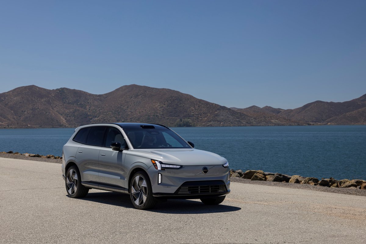 FieldsVolvoWauk's tweet image. Meet the all-electric Volvo EX90: 7 seats, advanced safety, serene Scandinavian design, and ~300 miles estimated range. The future of family SUVs is here.
Learn more: volvocarswaukesha.com | #VolvoEX90 #Volvo #ElectricSUV #EV
