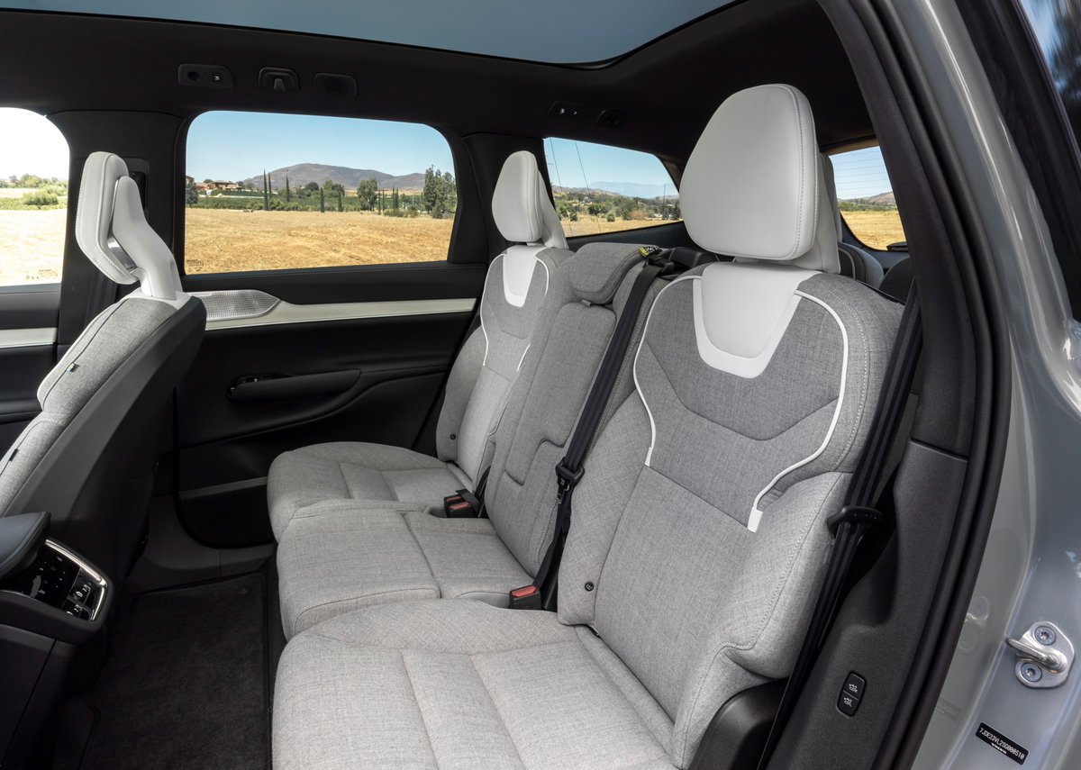 FieldsVolvoWauk's tweet image. Meet the all-electric Volvo EX90: 7 seats, advanced safety, serene Scandinavian design, and ~300 miles estimated range. The future of family SUVs is here.
Learn more: volvocarswaukesha.com | #VolvoEX90 #Volvo #ElectricSUV #EV