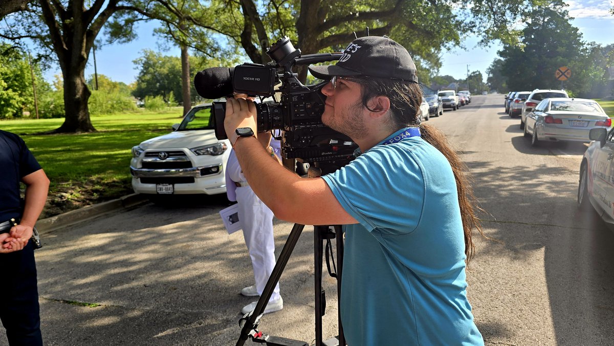 <a href="/LUTVNews7/">LUTV7</a> would like to sincerely congratulate former director Mitchell Caldwell for starting his #career as a #broadcasting #professional as a #photographer for KFDM 6/Fox 4 News in #BeaumontTx. <a href="/LamarCommDept/">Lamar University Dept. of Communication and Media</a> #lamaruniversity #studentsuccess #tvnewslife #collegemedia #media