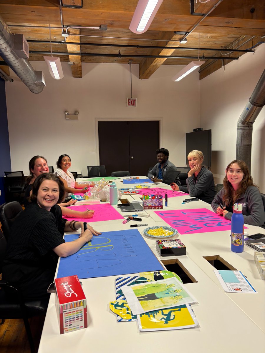 ChicagoCommons's tweet image. Our External Affairs team is #chicagomarathon ready and cheering on Team #ChicagoCommons in style. The team created personalized posters for each of our incredible runners who’ll be hitting the pavement this Sunday, October 12, 2025 at the Bank of America Chicago Marathon!