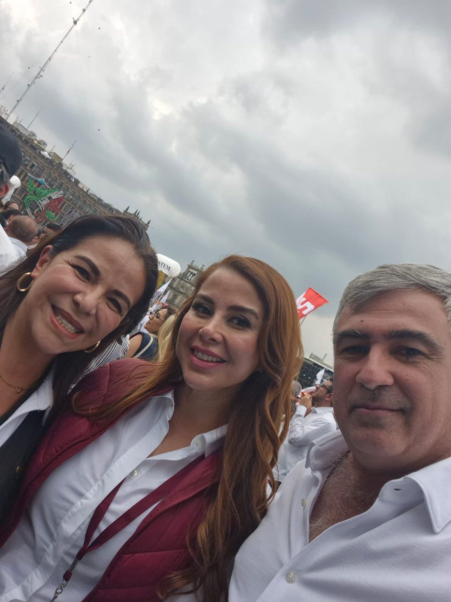 power01781's tweet photo. En el 1er informe de Gob. de nuestra presidenta Claudia Sheinbaum Pardo desde el Zócalo de la CDMX, donde más de 400 mil personas asistimos a la ceremonia. 
Así mismo fue muy grato saludar a nuestro
Subsecretario de Marina Almirante Jose Barradas Cobo, La Diputada Federal Bety M. https://t.co/fiBLXn0kcq
