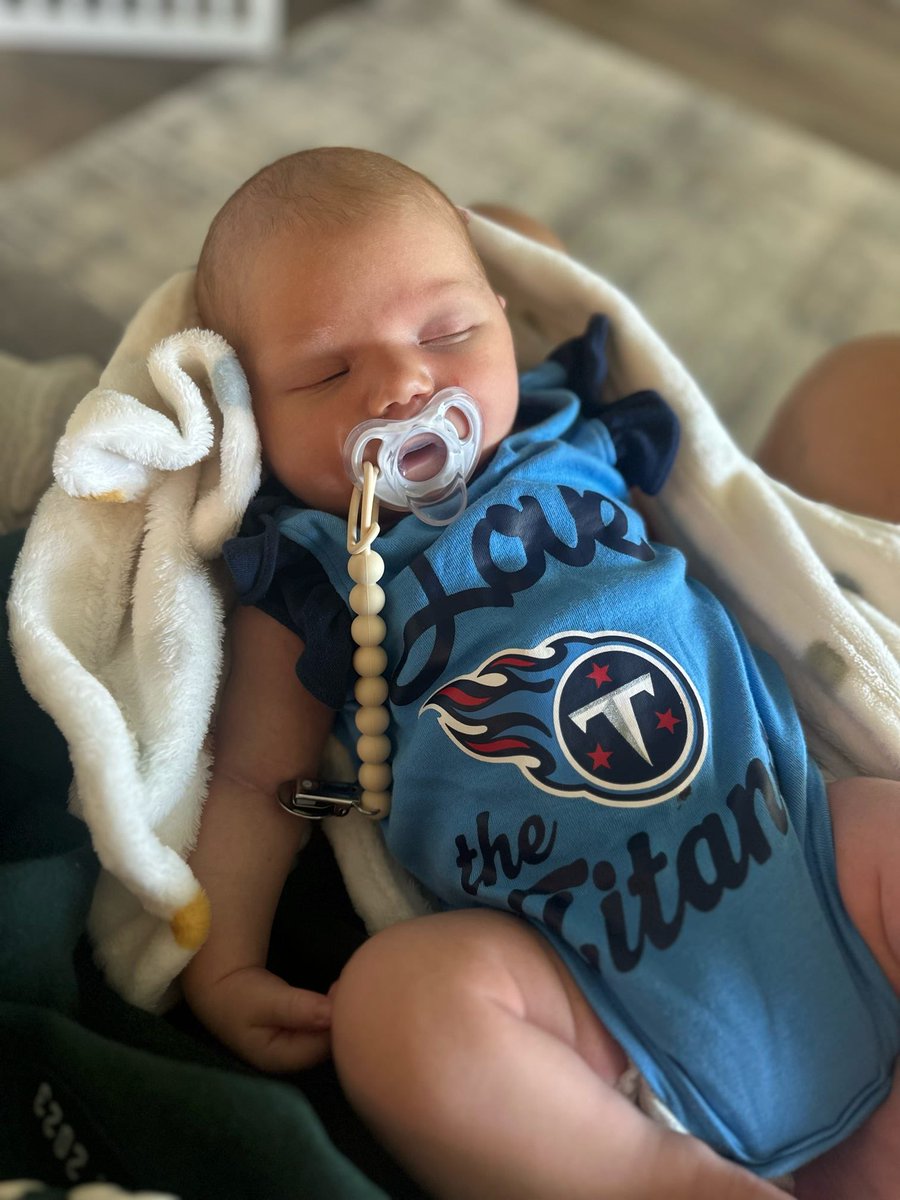 TFConnor3's tweet photo. @ellistj3 @ForTheDadsPod @_willcompton My daughter was born into this misery https://t.co/R8us3OTmoQ