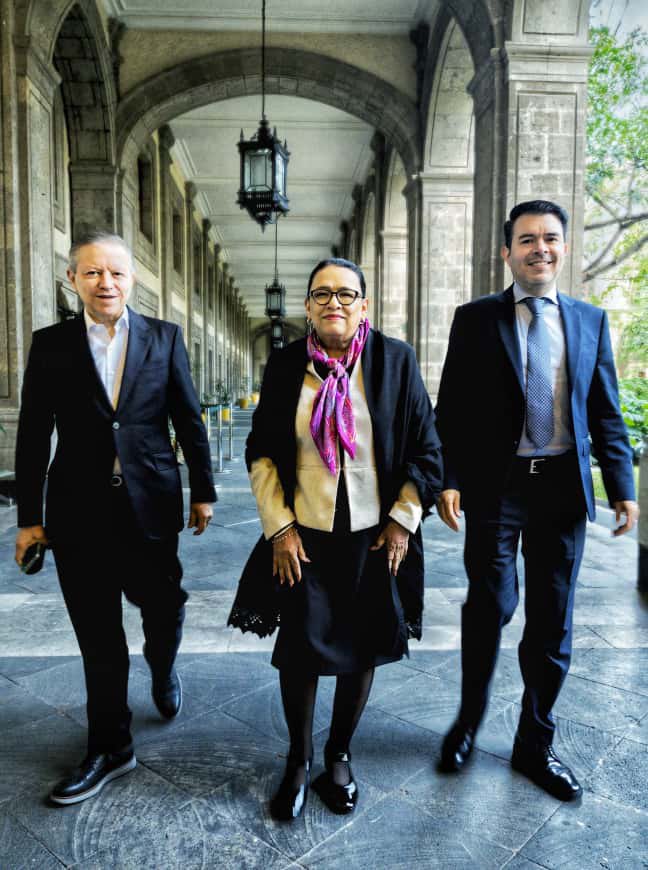 Arturo Medina (@arturomedinap) on Twitter photo ¡Hola, buen inicio de la semana!
Tras la reunión del #GabineteDeSeguridad tuve el gusto de conversar con la secretaria de <a href="/SEGOB_mx/">Gobernación</a>, <a href="/rosaicela_/">Rosa Icela Rodríguez Velázquez</a>, y el coordinador general de Política y Gobierno de la Presidencia, <a href="/ArturoZaldivarL/">Arturo Zaldívar</a>.
Sus puntos de vista son fundamentales para ¡Hola, buen inicio de la semana!
Tras la reunión del #GabineteDeSeguridad tuve el gusto de conversar con la secretaria de <a href="/SEGOB_mx/">Gobernación</a>, <a href="/rosaicela_/">Rosa Icela Rodríguez Velázquez</a>, y el coordinador general de Política y Gobierno de la Presidencia, <a href="/ArturoZaldivarL/">Arturo Zaldívar</a>.
Sus puntos de vista son fundamentales para