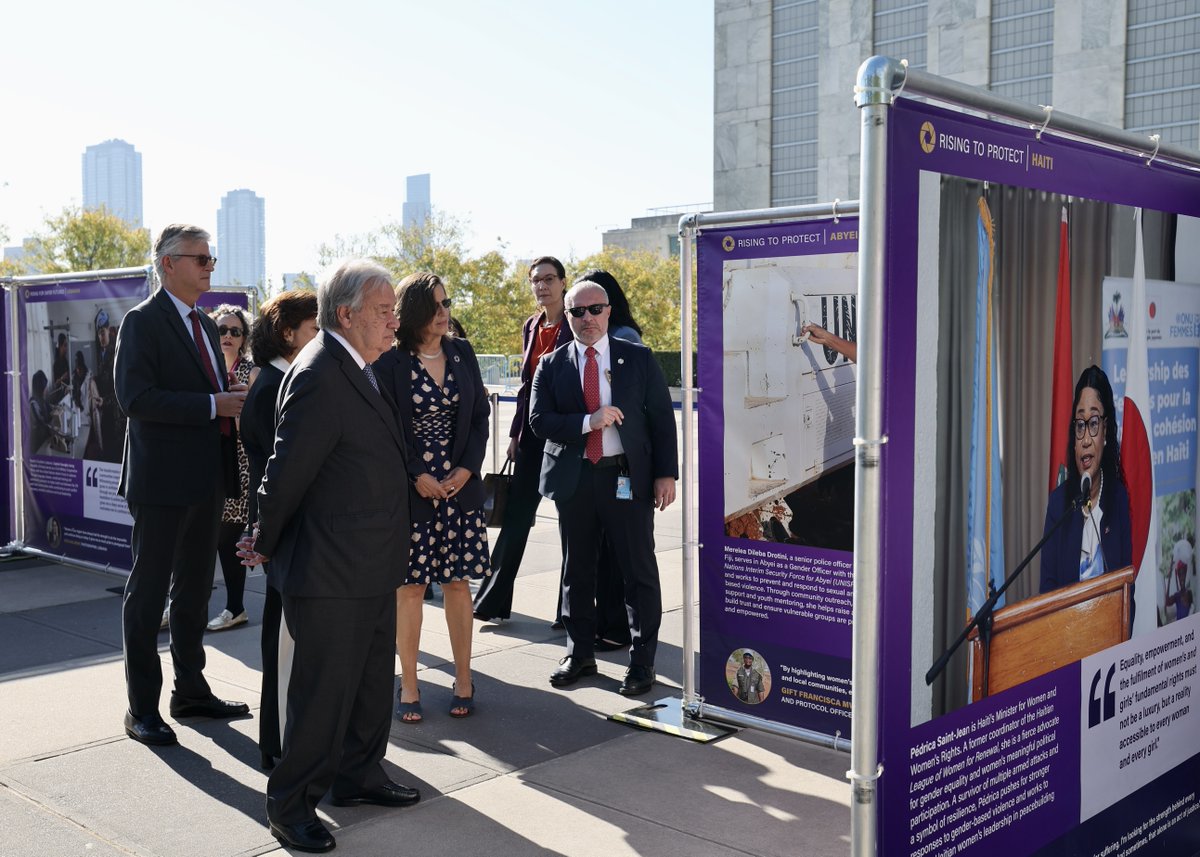 UNPeacekeeping's tweet photo. Before the #WomenPeaceSecurity Open Debate marking 25 years of Resolution 1325, @UN SG @antonioguterres visited Through Her Lens: Women Rising for Peace, a photo exhibit featuring women driving peace in fragile contexts. 

With @unwomenchief @UN_Women @MelissaFleming @Lacroix_UN https://t.co/SepywxcGpu