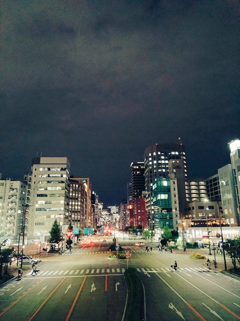 おはようございます🙇‍♂️10月7日火曜日の朝です✨
生きていることに感謝
家族も元氣でいることに感謝
生きていく中で、むげなり～😱と思っても現実を受けとめ顔を上げ、下を向かず
真正面から向き合おう🥰
今日も今日とて
自分に蓋をしないで、しかし焦らず健康と安全で今日の最幸地点まで🩷