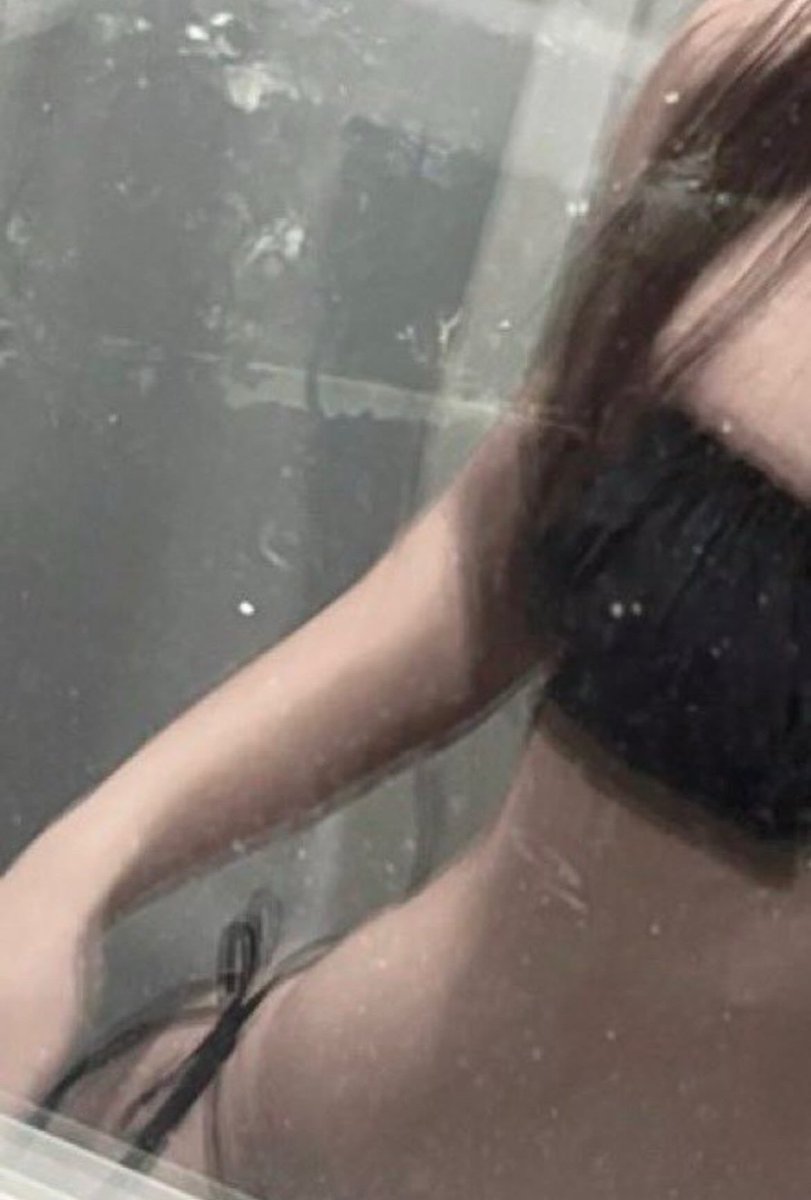 11ahn_'s tweet photo. 잊을만 하면 올라오는 👙 https://t.co/IEESXXNX5c