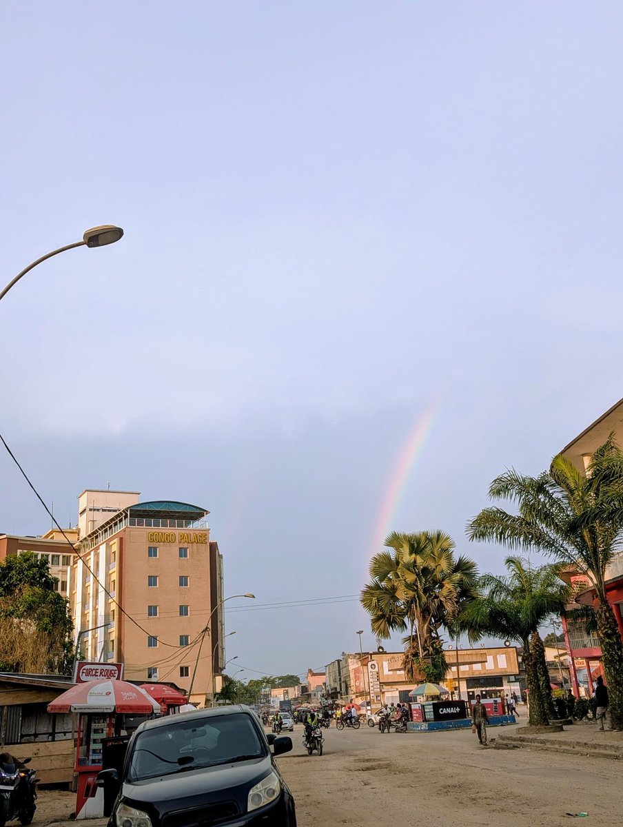 Aujourd'hui, j'ai capturé un arc-en-ciel. 🌈🥰  
Partout, il inspire des mythes… mais au-delà des légendes, retenons ceci,

L’arc-en-ciel n’a pas de rôle direct dans le climat, mais il reste un symbole fort de renouveau, de transformation et d'espoir pour un monde plus vert🌍💚