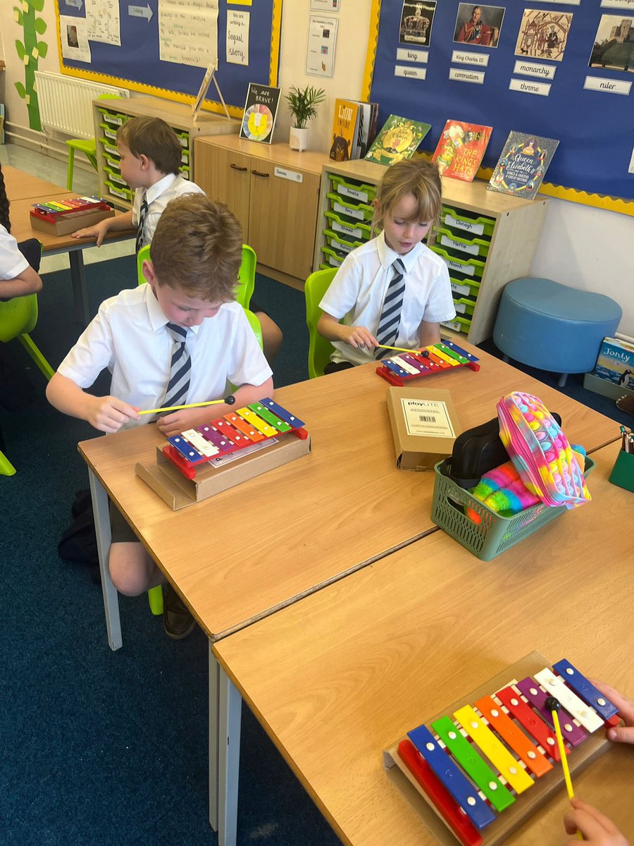 StWilfridsAng's tweet photo. Pagham Class learning to play a tune on the glockenspiel. 🎶 https://t.co/X1krMZ5NU7
