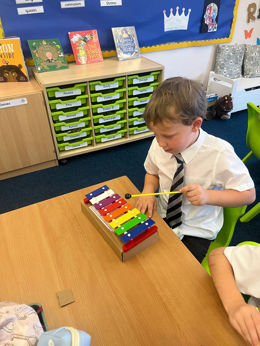 StWilfridsAng's tweet photo. Pagham Class learning to play a tune on the glockenspiel. 🎶 https://t.co/X1krMZ5NU7