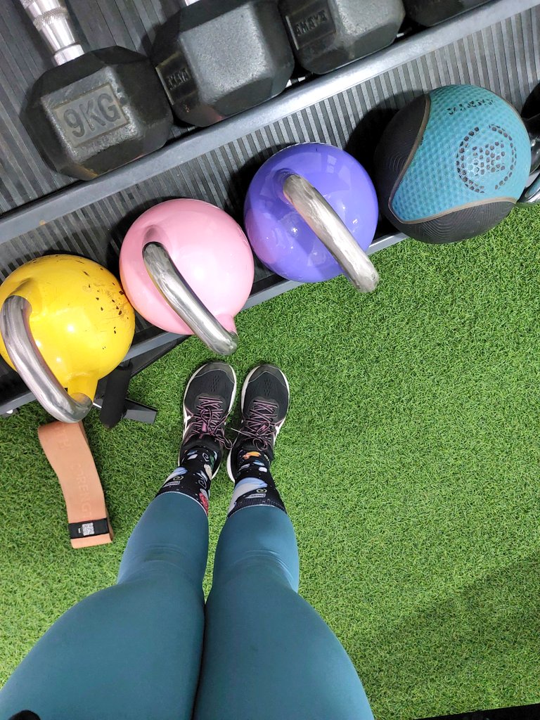 MeryGorB's tweet photo. Lunes al fallo (físico y mental).
Pero se entrena✌️✌️
#livinlavidamery #Monday #crossfit #box #kettelbell #laentrenaSion https://t.co/IvpXrJbI0m