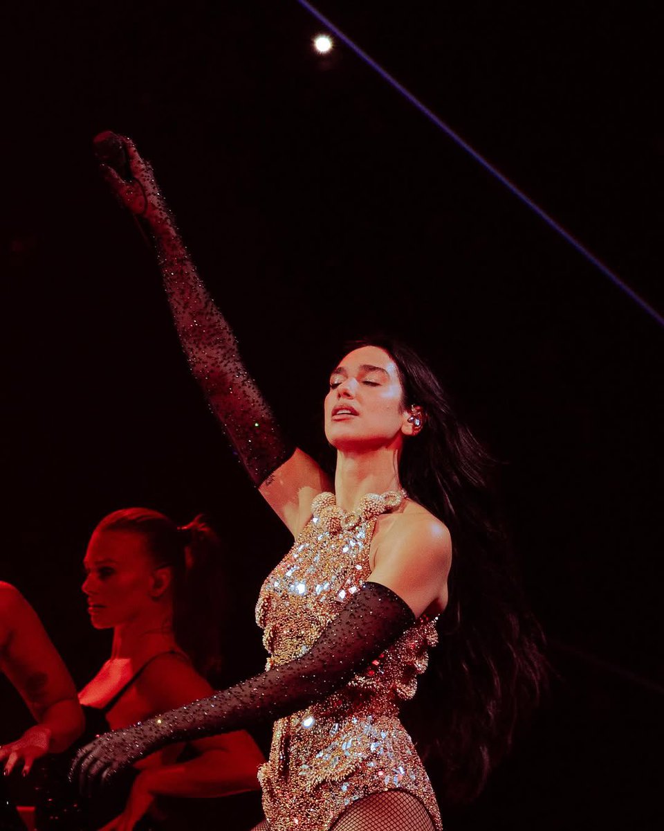 DUALIPA's tweet image. 💋 2 OUTTA 4 IN LOS ANGELES 💋 SEE YOU ON TUESDAY FOR MORE FUN!!!!!!