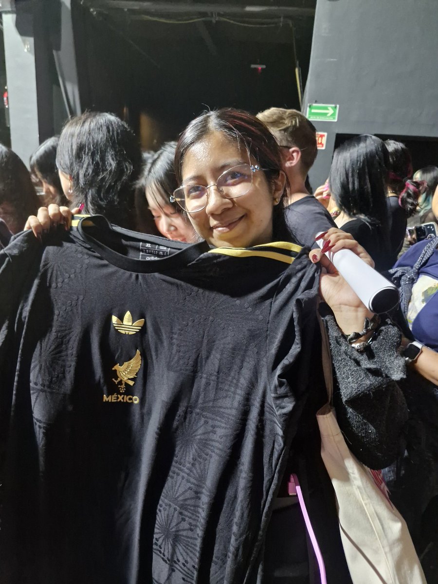 BecaM_15's tweet image. I will never forget the voice of Daniel saying "you want a hug.".❤️‍🩹
I never thought this was possible, the best day of my life. 
The only 2 photos of me✨️
Te amo @kd_officialx
#ACT_NEW_EPISODE_MEXICO #강다니엘 #KANGDANIEL
#姜丹尼尔 #カンダニエル #คังแดเนียล