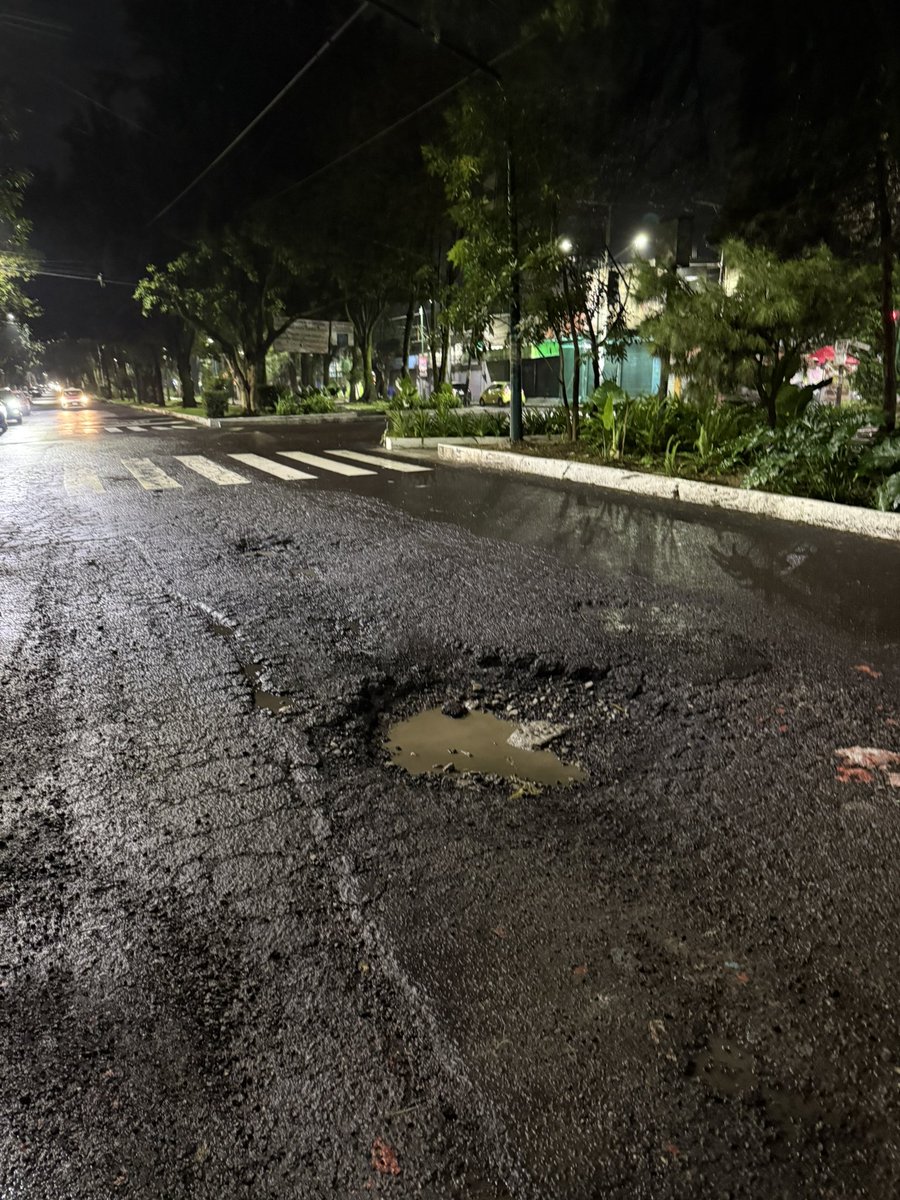 omelmart's tweet photo. @Gabyosoriohdz okala nos puedas respaldar en Arboledas del sur, sobre Av de las Torres tenemos muchos baches. Agradezco tus comentarios. https://t.co/TGANF4OsQ7