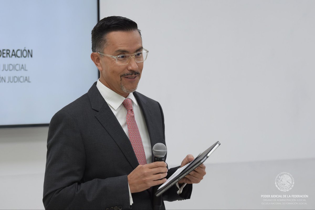 Nuestro director dio la bienvenida desde la sede de la ENFJ a las y los participantes del Curso Básico de Secretarios del PJF. Más de 630 alumnos, distribuidos en 43 grupos a lo largo y ancho del país, se conectaron de manera simultánea para iniciar esta nueva etapa.
 
#ENFJ