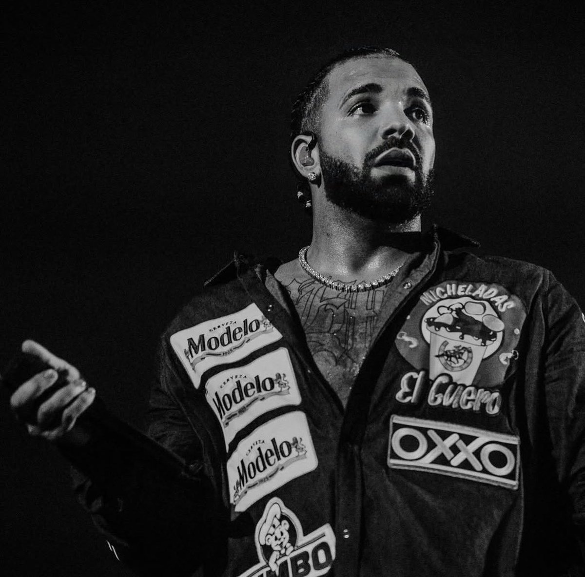 Drake becomes the first artist in Spotify history to surpass 121 billion streams. 

He retains his lead over Taylor Swift as the most streamed artist of all time on Spotify 🐐