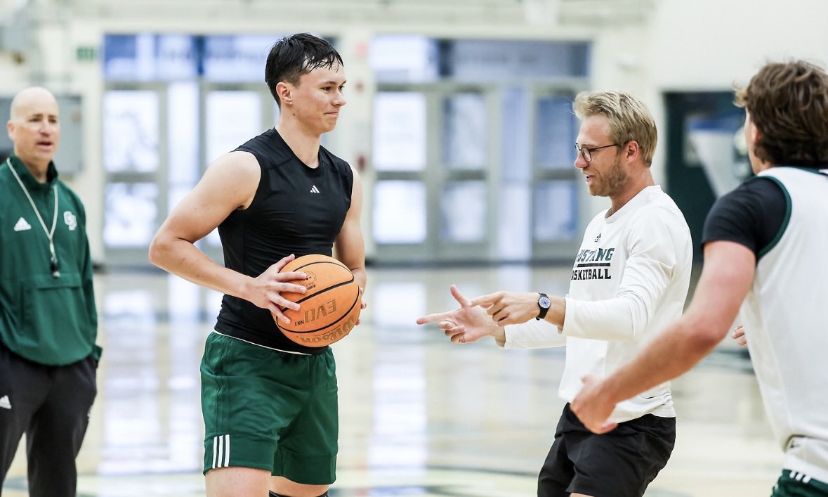 calpolymbb's tweet image. 𝐍𝐚𝐭𝐢𝐨𝐧𝐚𝐥 𝐂𝐨𝐚𝐜𝐡𝐞𝐬 𝐃𝐚𝐲👏🏻
We are grateful for our coaching staff today, and everyday. Thank you for everything you do for our team!!
#RideHigh