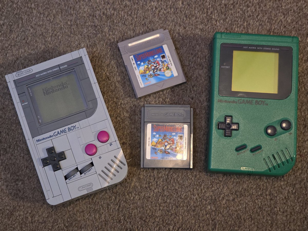 rywilson12's tweet photo. It has to be one of the best sets Lego has ever made! #LegoGameboy #NeverTooOldForLego https://t.co/S3uhKQwbVt