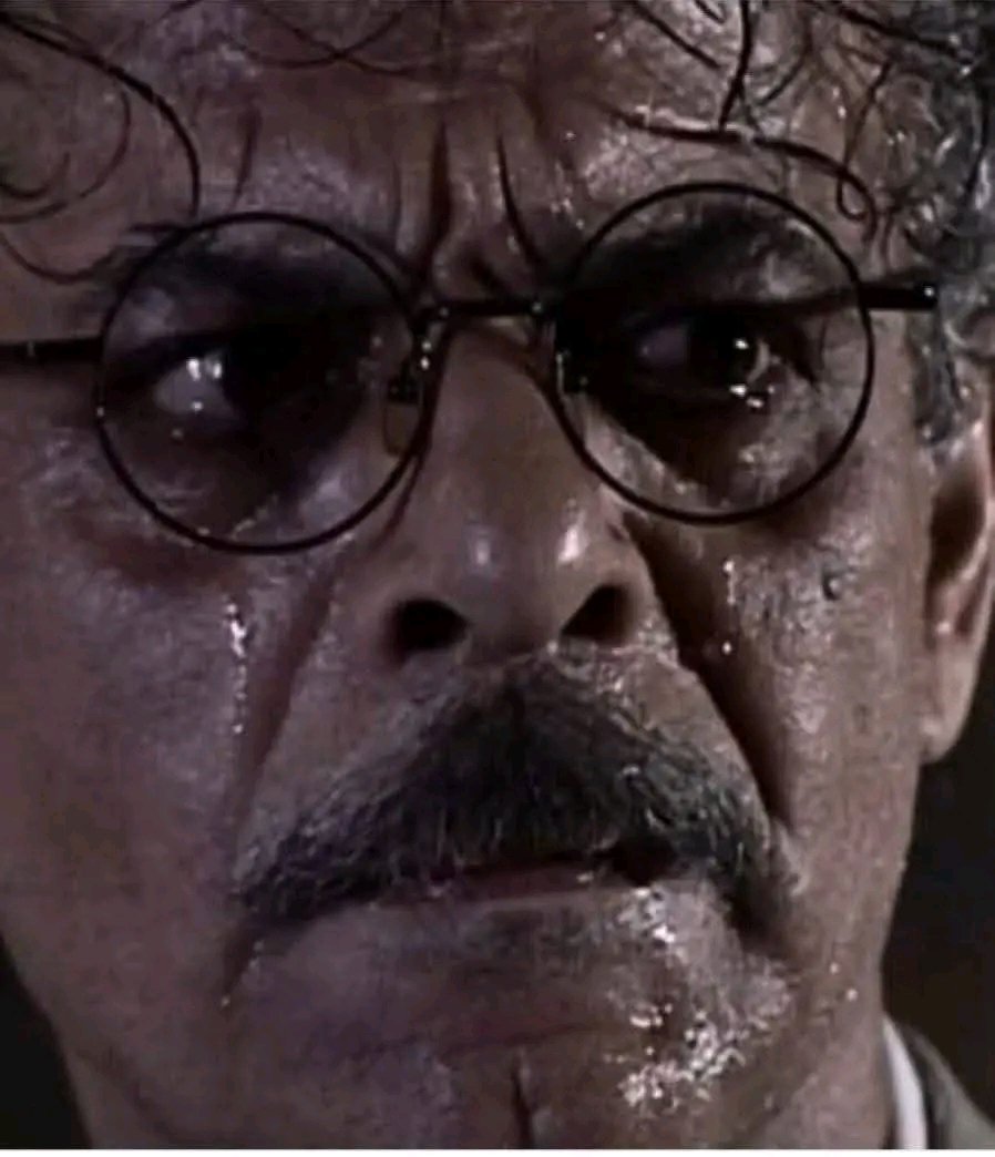 من مبلغٌ مأمون أنّ عدوّنا
في داره.. -وهو الأشدّ عداوةً-

عادى رسالاتٍ لفرط غبائه
وعناده...فازداد بعدُ غباوةً

قست القلوب كأنما هي صخرةٌ
صمّاءُ..لا بل قل أشدّ قساوةً

ومن الصخور لما يضاءُ ومنه ما
تتفجر الأنهار منه حلاوةً

لكأنّ في تلك القلوب أكنةً
أن يفقهوه وفي العيون عشاوةً