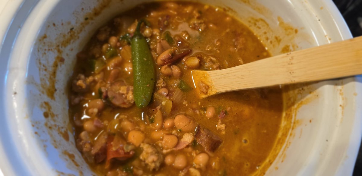 Made some Charro beans using Texas Arnie's recipe as a guide.
Replaced the weenie with Conecuh Sausage.

Pretty darn good.

youtu.be/6Zr_Wr-ptsM?si…