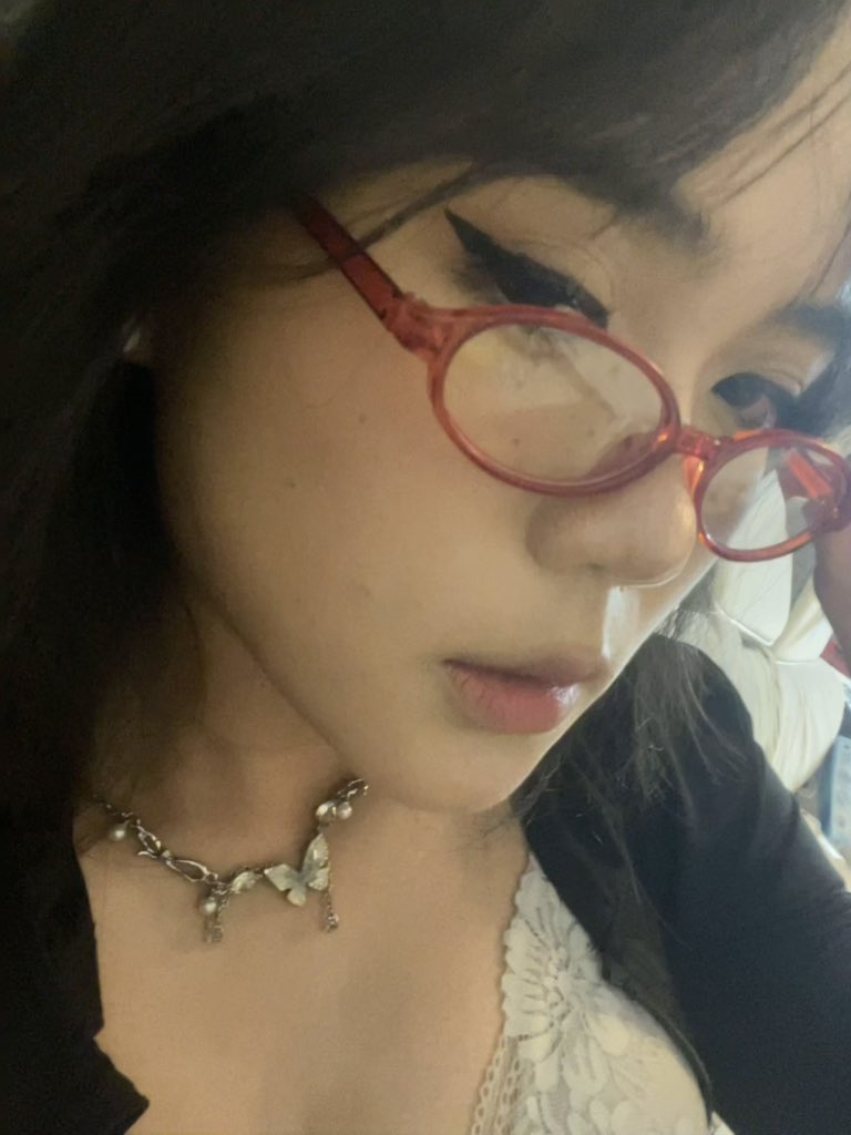 Chen234566's tweet photo. 困 但不想睡 https://t.co/IluLEZoXgB