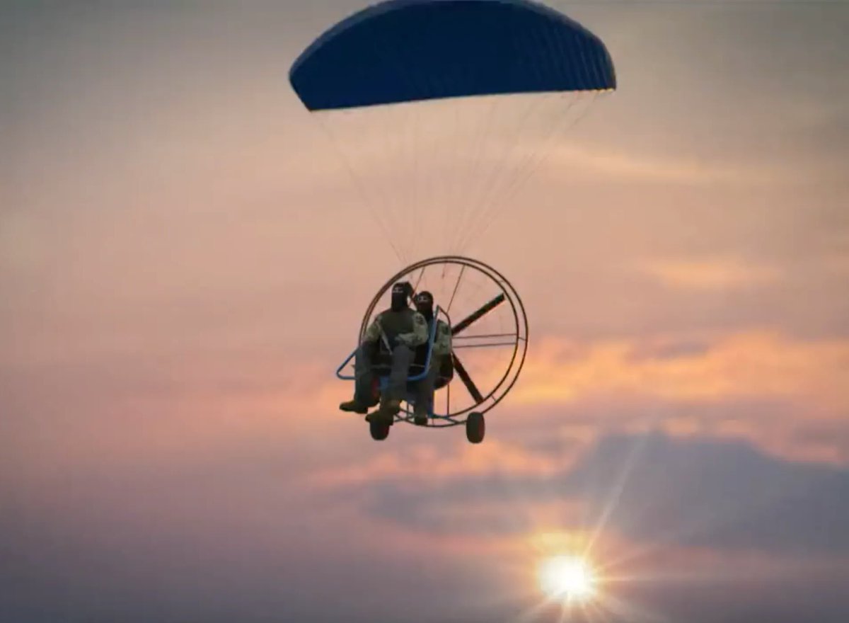 İsrailoğulları bu sefer arkada değildi ama son nefeste o elindeki âsa mıydı,yahut neydi bizi böyle delen..

Bu dünyanın düzeninin, hukukunun aslını  
ortaya saçıp, o sihirbazların yalanları gibi, bâtılı ayân eden; gökyüzünü aşan paramotorlarınız âsa mıydı.

7 Ekim mübarek olsun.