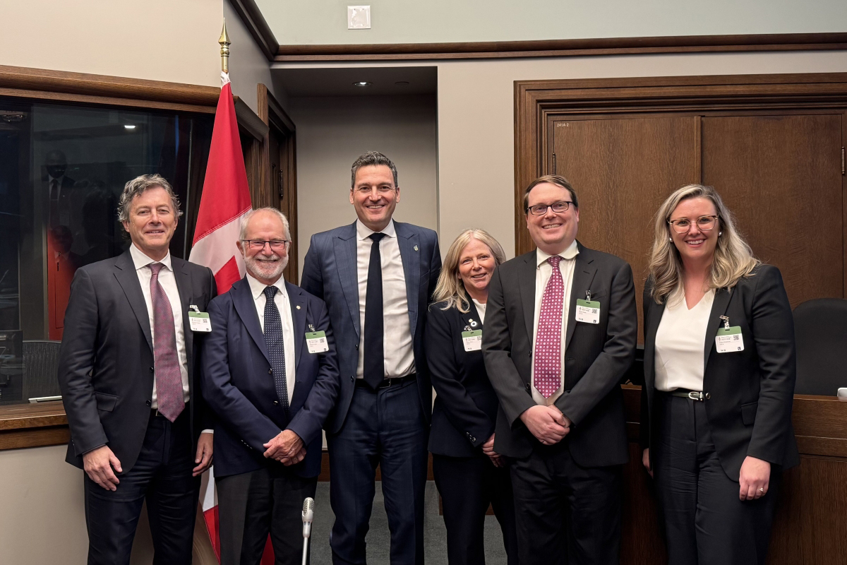 queensu's tweet image. A great discussion today with Canada’s Minister of AI, @EvanLSolomon, on the importance of sovereign and secure computing to Canada’s productivity, economic growth, and defence.
Members of #QueensU leadership, together with Queen’s professor and global #supercomputing expert Dr.…