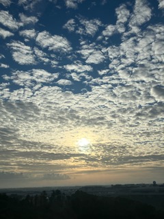 TDRxrgZfQjkJJMj's tweet image. おはようございます😊
昨夜はお月さんを見ようと夜11時頃外へ…
寒かったですが綺麗でした
月の写真は私のスマホでは難しい😵💫
今朝は6度です
今季一番の冷え込みです
行きつ戻りつしながらも秋へ1歩進んだ気がしました
今日は長沼温泉迄行って来ます
皆様も素敵な一日を🍁🍂
(୨୧ ❛ᴗ❛)✧