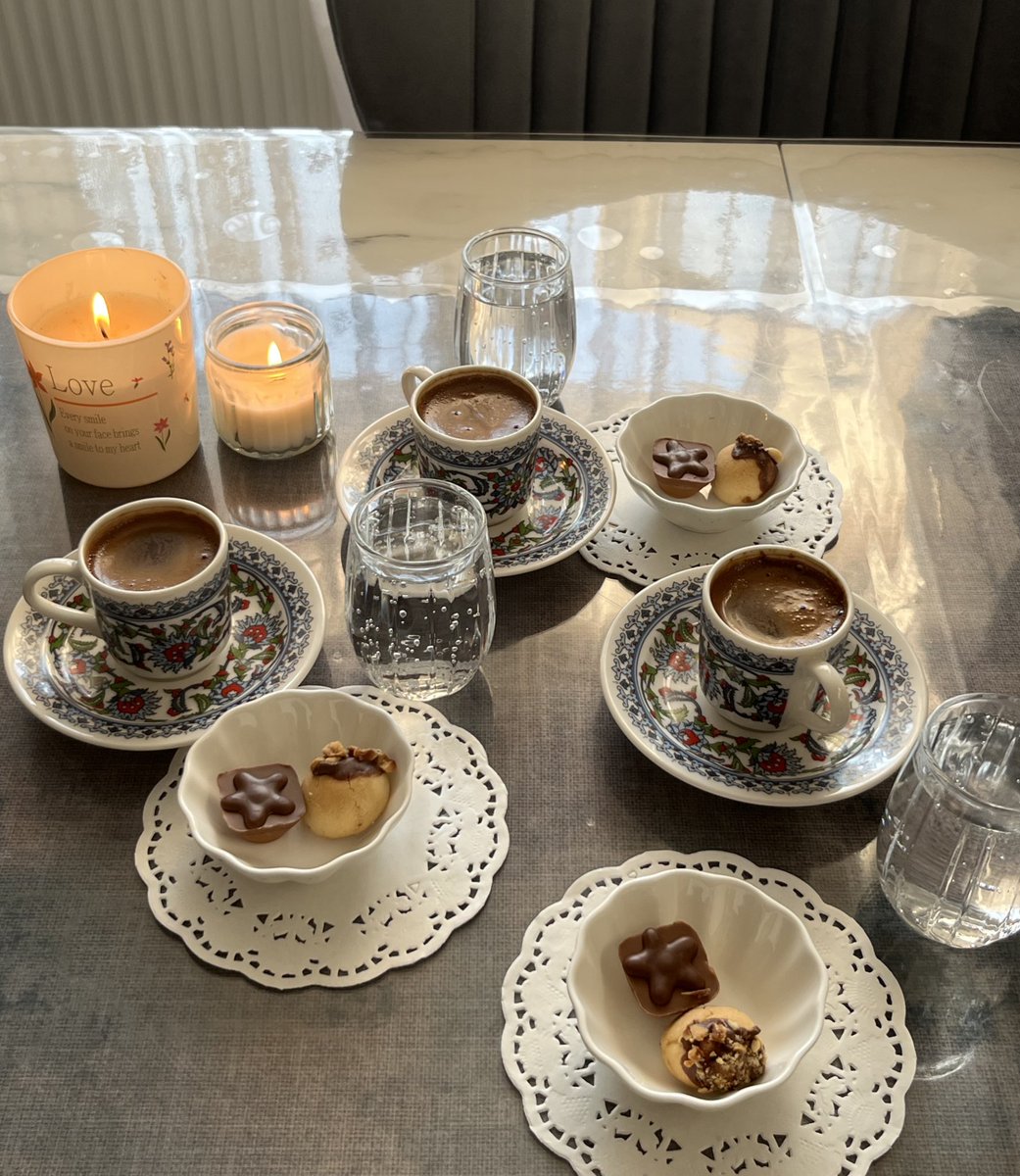 En yakın arkadaşlarla yapılan ev buluşmaları >>