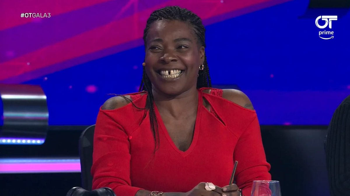 Buika: me alegra verte con la maleta

Max: por qué?

Buika: porque te vas directo a casa 

#OTGala3