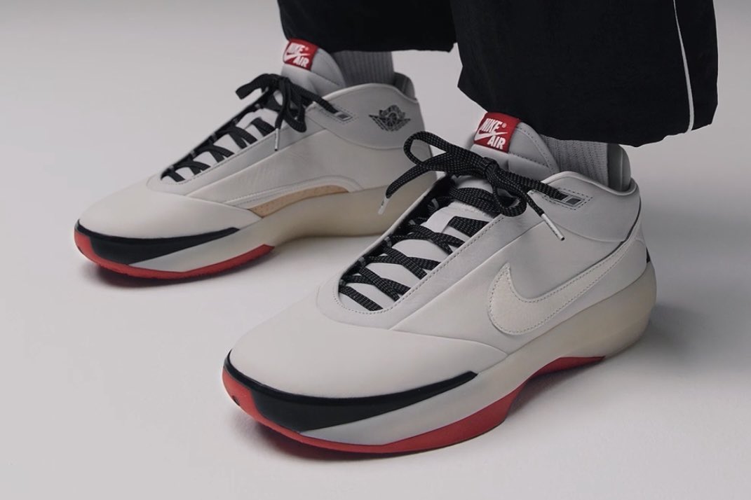 SoleRetriever's tweet image. FIRST ON-FOOT LOOK: Air Jordan 40 “GO” ⚪️⚫️🔴

🗓️ Holiday 2025
📝 IQ4087-100
🎨 Sail/White-Black-Varsity Red
💵 $205