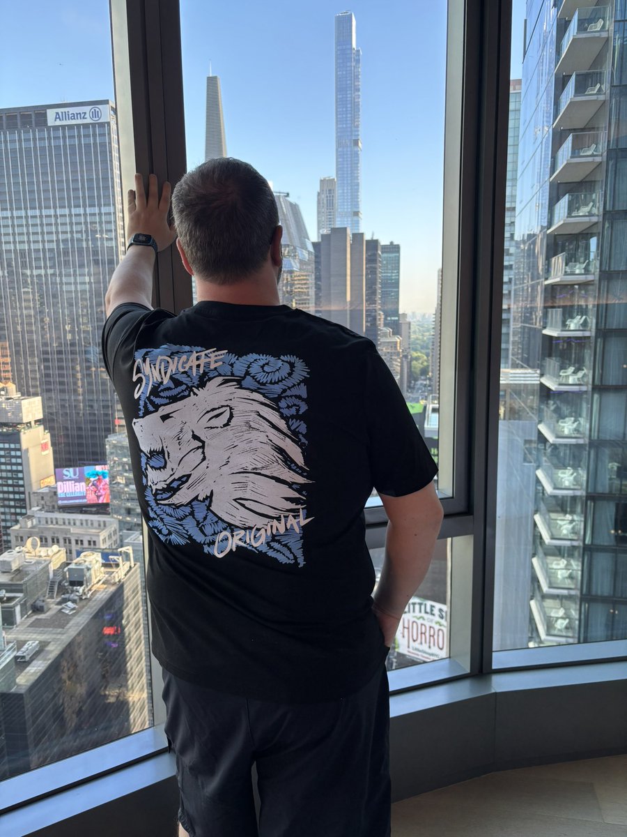 thorpyboy's tweet photo. Current travels to NYC and had to wear some of the Syndicate original clothing while travelling and over there https://t.co/E7H1AwZdzX