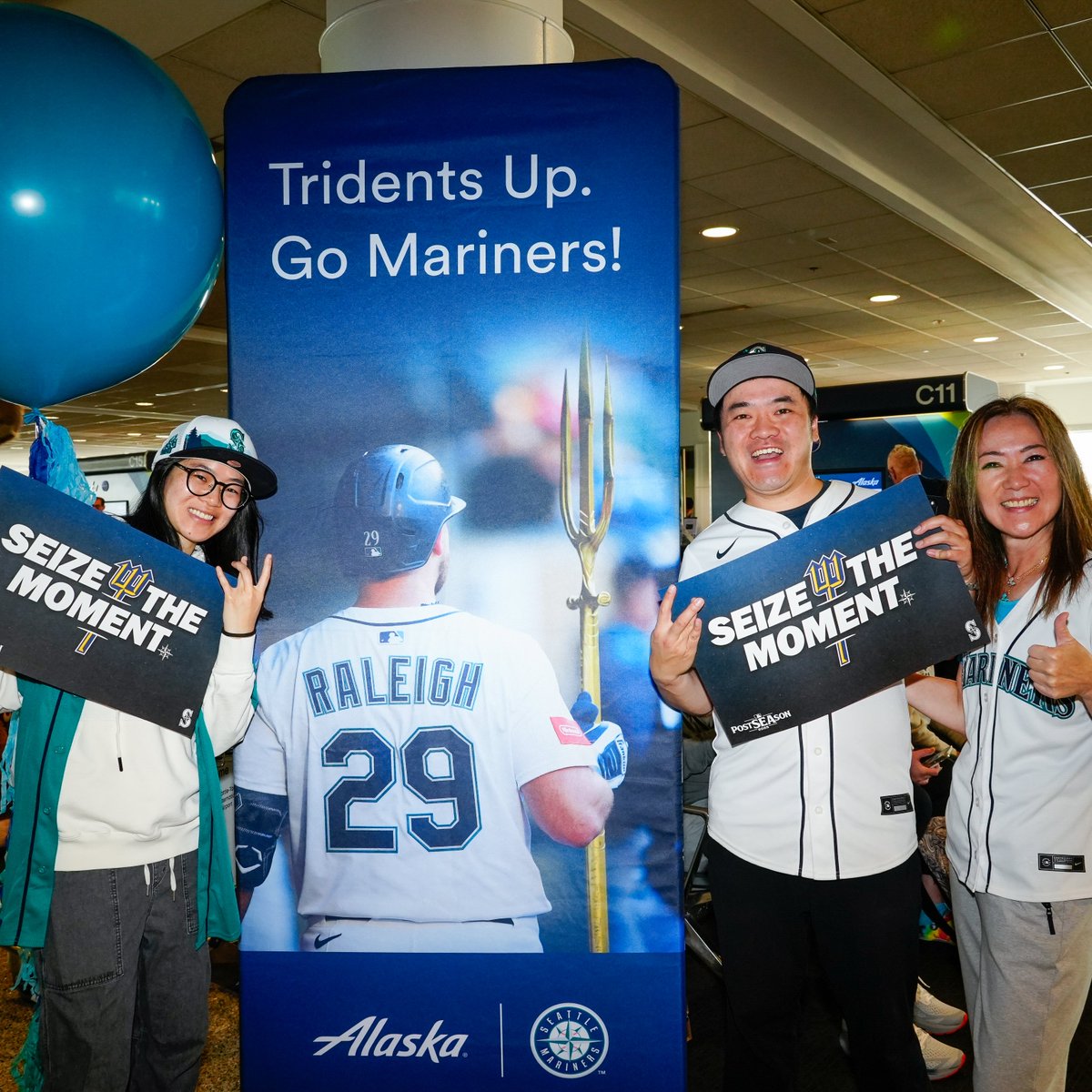 Mariners's tweet image. SEA ✈️ DTW

Thanks to our friends at @AlaskaAir for helping fans travel to the ALDS and for bringing PostSEAson energy along the way 🤩 #SeizeTheMoment