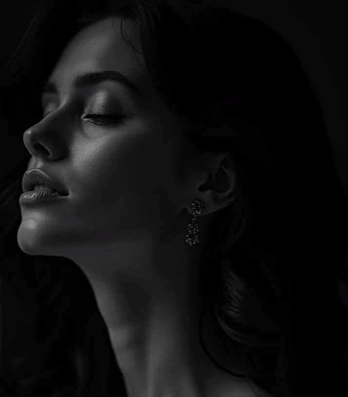 كيف بنساه ؟ والذكرى تلف وتدور "
في قصيده عتب في حلم فِي أُمنيه "✨