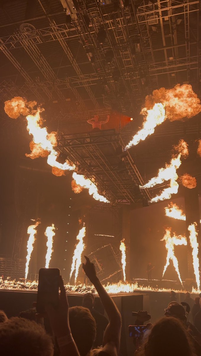 arddodiad's tweet photo. Crushed by the fist of God.  🔥🤘🏻
#ParkwayDrive https://t.co/gpNEeCsS3J