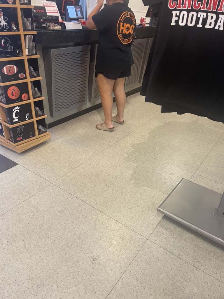 FuncleNed's tweet image. I’m glad she knows what she is #hog