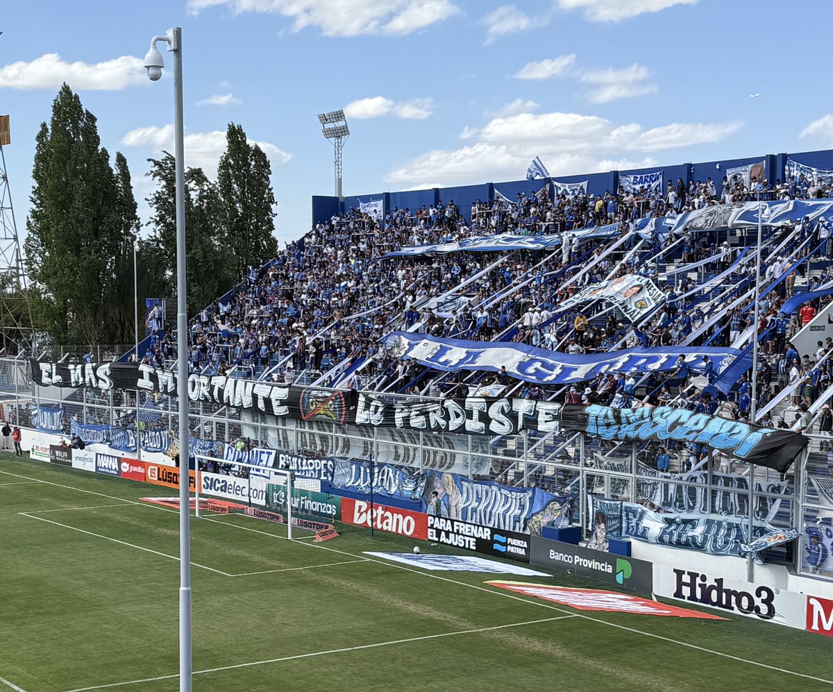 EL MÁS IMPORTANTE LO PERDISTE - TE DESCENDÍ
El mensaje de los hinchas de Godoy Cruz a los de Independiente Rivadavia