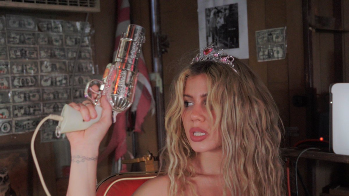 slayyyter's tweet photo. I STAY STRAIGHT I STAY BAD I KEEP MY FINGER ON THE TRIGGER.
I'M SO BAD MY HOES BAD IF I GET DRUNK MIGHT HAVE TO RING HER.
SHE PICK UP THEN WE FUCK I GET SO GAY OFF THAT TEQUILA...
I NEED SOME DICK FOR TUESDAY LET ME GO PUT OUT SOME FEELERS. https://t.co/zDnGySwe2D