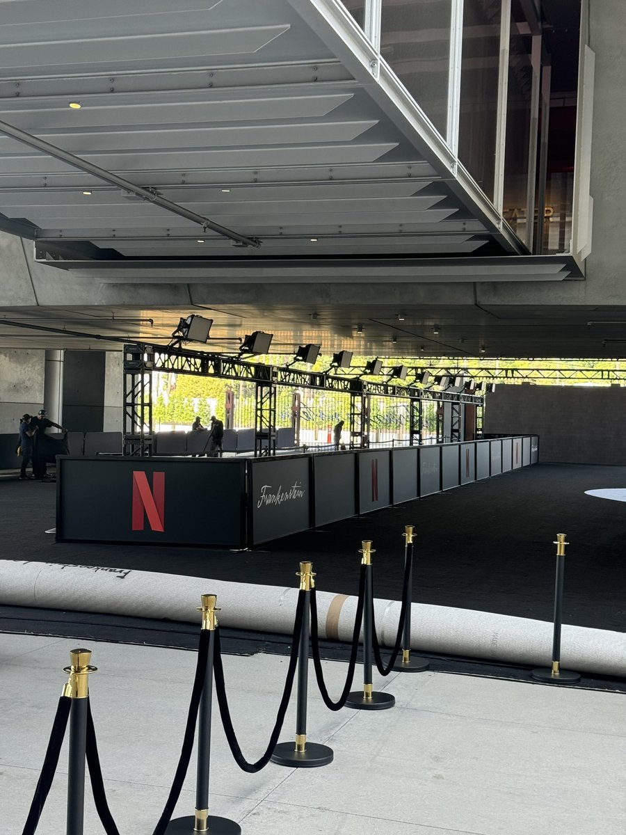 I think the #Frankenstein red carpet is tonight at the Academy Museum! Cool to see them setting up.

#Netflix