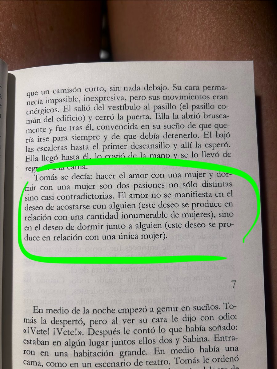 cristinadiazal's tweet photo. “La insoportable levedad del ser”, Milan Kundera. Tusquets. https://t.co/22oES9mpLu