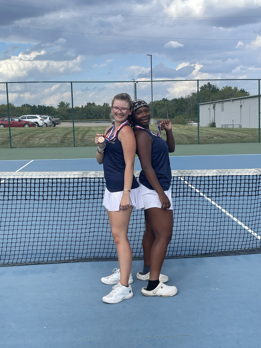 Congratulations to Jenny and Lexi on 3rd place 🥉 at 1 doubles!